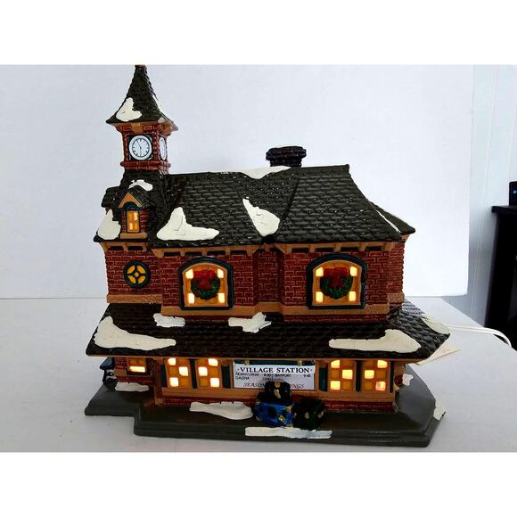 Vintage Dept 56 Snow Village Handpainted "Village Station" In Original Box - Picture 1 of 12